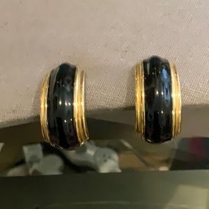 COPY - BEAUTIFUL ST JOHN CLIP EARRINGS PERFECT